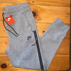 Nike Sportswear Tech Sweatpants Gray NWT